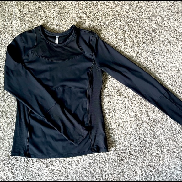 Athleta Tops - Athleta long sleeve running top